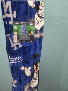 Disney Silk Touch Mickey Shutout-Dodgers Neu mit Etikett 66 Zoll x 95 Zoll LA 2025 100 % POLYESTER - Bild 1 von 6