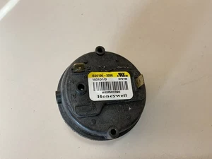 BRYANT CARRIER PAYNE HK06WC090 PRESSURE SWITCH HONEYWELL IS20130-3288 - Picture 1 of 4