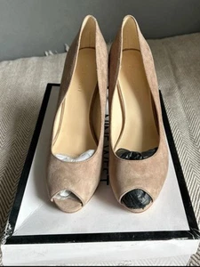 Nine West Taupe Suede Peep Toe Stilettos Size Uk 5 Bnib - Imagen 1 de 6