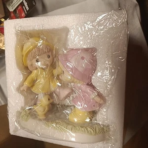 Retired Precious Moments 132008 Together Through All Sorts Of Weather New In Box - Picture 1 of 19