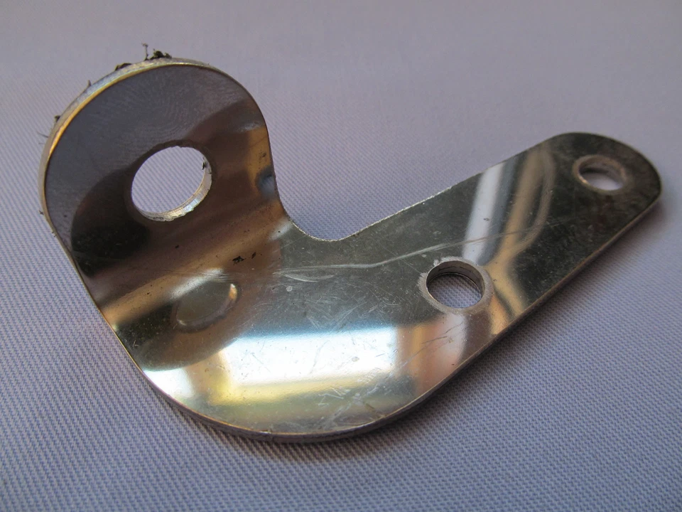 06-2706S NORTON COMMANDO pre MK3 FRONT BRAKE HOSE BOTTOM BRACKET S/STEEL *** - Image 1 of 1