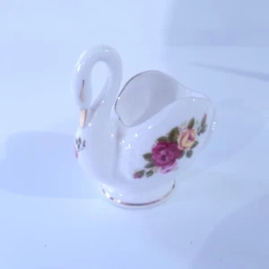 China de hueso fino "Cottage Rose" adorno de cisne 3,5" de ancho y alto - Imagen 1 de 7