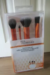Real Techniques Flawless Base Makeup Brush Set ~ New ~ FREE P&P - Picture 1 of 4