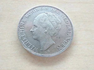 Netherlands 1930 2 1/2 Gulden - Large Silver Coin - Picture 1 of 2