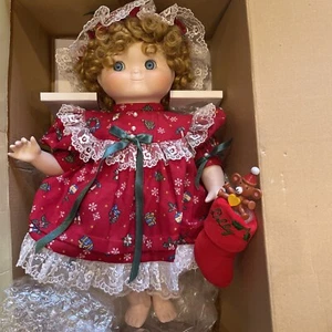 "Muñeca de porcelana musical navideña vintage 1993 edición limitada en caja de colección nueva 13""" - Imagen 1 de 6