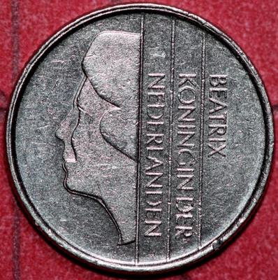 Netherlands   1991  10 cents Queen Beatrix -   Foreign Coin  15mm - Image 1 of 2