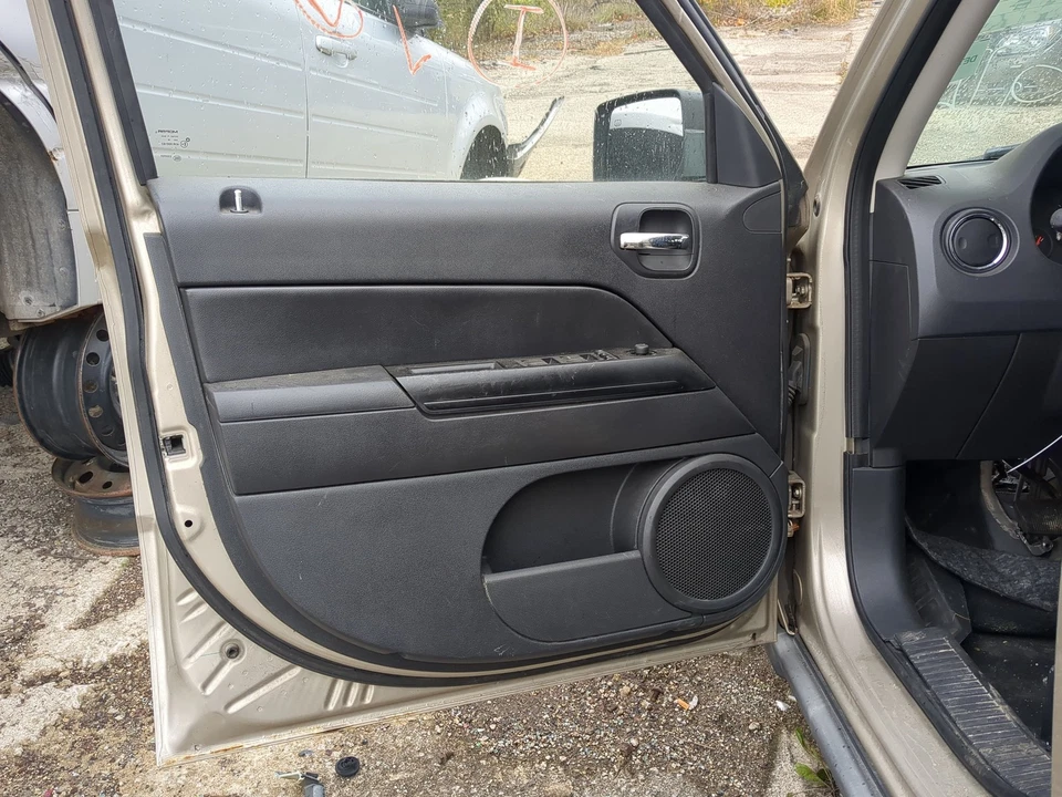 Jeep Patriot 2010 panel interior del conductor delantero izquierdo moldura FQCG4 Foto 1 de 1
