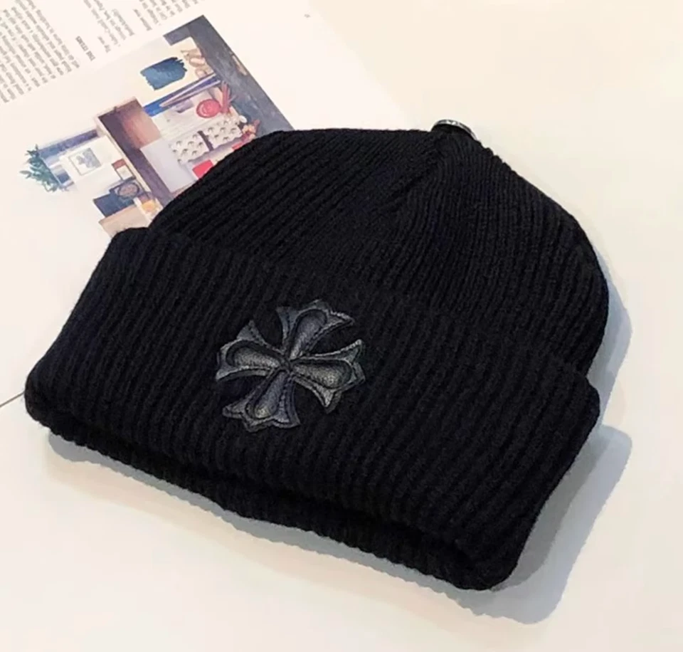 Gorro negro con logotipo bordado corazones cromados - Nuevo Foto 1 de 1