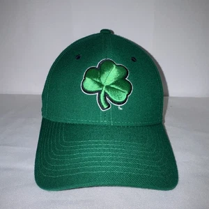 Zephyr Notre Dame Fighting Irish 100 % Wolle eng anliegende Mütze Größe 7 1/2 grün Kleeblatt 🍀 - Bild 1 von 15