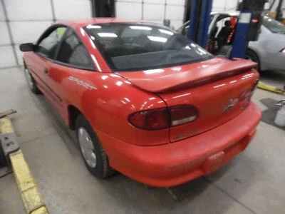 Guardabarros delantero izquierdo usado se adapta a: Chevrolet Cavalier 1998 delantero izquierdo grado A Foto 1 de 4