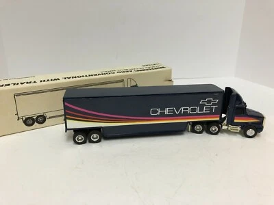 Tractor y remolque Ertl 1:64 Aero convencional GMC Chevrolet #1656  Foto 1 de 4