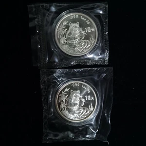 Large & Small Date - 1996 China 10 Yuan 1oz Panda Silver Coin - Picture 1 of 2