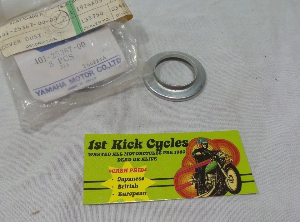 Cubierta antipolvo del eje de la rueda delantera NOS YAMAHA RD400 NUEVO DT IT XS MX YZ TY 401-25367-00 Foto 1 de 1