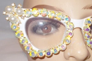 UNIQUE BOUTIQUE RHINESTONE READING GLASSES 2.50 WHITE CATEYE SHAPE FREE US SHIP - Picture 1 of 5