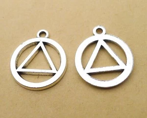 100 Stck. Tibetisches Silber Dreieck Charms Anhänger 22X19MM A9966 zum Selbermachen Schmuckherstellung - Bild 1 von 1