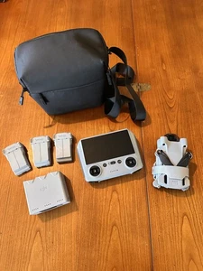 DJI Mini 3 PRO Fly More Combo Drohne Fernsteuerung 3 Akkus Ladestation Tasche - Bild 1 von 10