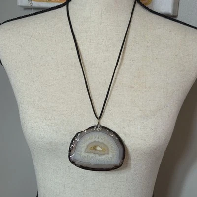 Collar colgante vintage geoda natural rebanada grande piedra llamativo cordón de cuero Foto 1 de 4