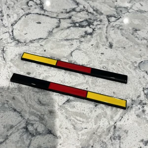 x2 Insignia Bandera Alemania Alemana para BMW 1 2 3 4 5 6 Series M2 M3 M4 M5 X5 X6 Z4 91 - Imagen 1 de 1