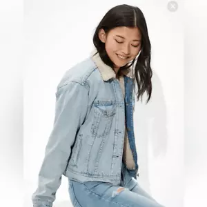 NWT- American Eagle- Women’s Sherpa Lined Light Wash Denim Jacket, Size Mediumm - Picture 1 of 14