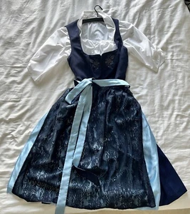 Dirndl und passende Bluse - Bild 1 von 18