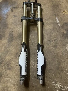 2010 KX250F Forks Suspension Showa 47mm - Picture 1 of 8