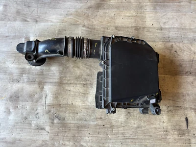 MERCEDES BENZ GLE43 GLC43 C43 E43 AMG 3.0L RIGHT ENGINE AIR INTAKE CLEANER BOX - Image 1 of 4