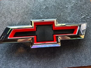 2024-2025 Chevrolet Silverado 1500 ZR2 Grille Emblem 85543699 Red Black Chrome - Picture 1 of 6