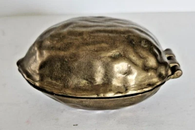 Винтажный большой твердый латунный / бронзовый ореховый щелкунчик, 5 дюймов L x 4 дюйма W x 3 дюйма H - Изображение 1 из 4