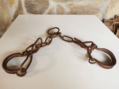 OLD ANTIQUE PRIMITIVE DOUBLE WROUGHT IRON SHACKLES CHAIN FARM TOOL - Image 1 of 4
