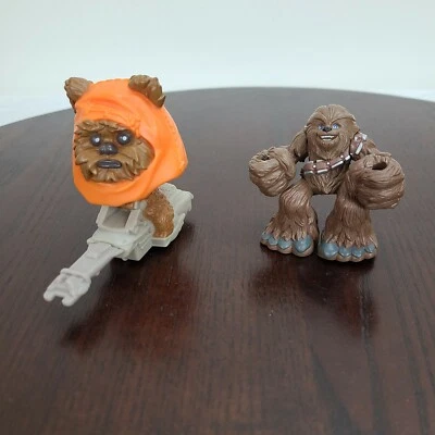 Boneco de ação Star Wars Chewbacca Ewok lote de 2 brinquedos brinquedo Ewok McDonald's - Imagem 1 de 4