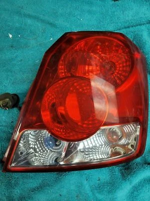 Lanterna traseira lateral Chevrolet Aveo Hatchback PASSAGEIRO 2004 2005 2006 2007 2008 FABRICANTE DE EQUIPAMENTO ORIGINAL - Imagem 1 de 2