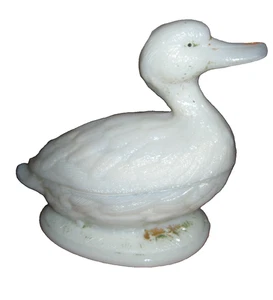 Boite à beurre en opaline blanche " Le Canard " Vallérystal Portieux - beurrier - Picture 1 of 14