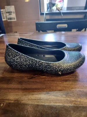Zapatos sin cordones Crocs at Work Ballet planos grises puntos 205760 para mujer talla 8 usados en excelente estado 😊 Foto 1 de 4