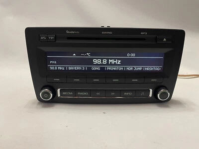 Skoda Octavia Autoradio Radio CD Mp3 Player 1Z0035161G + CODE - Bild 1 von 4