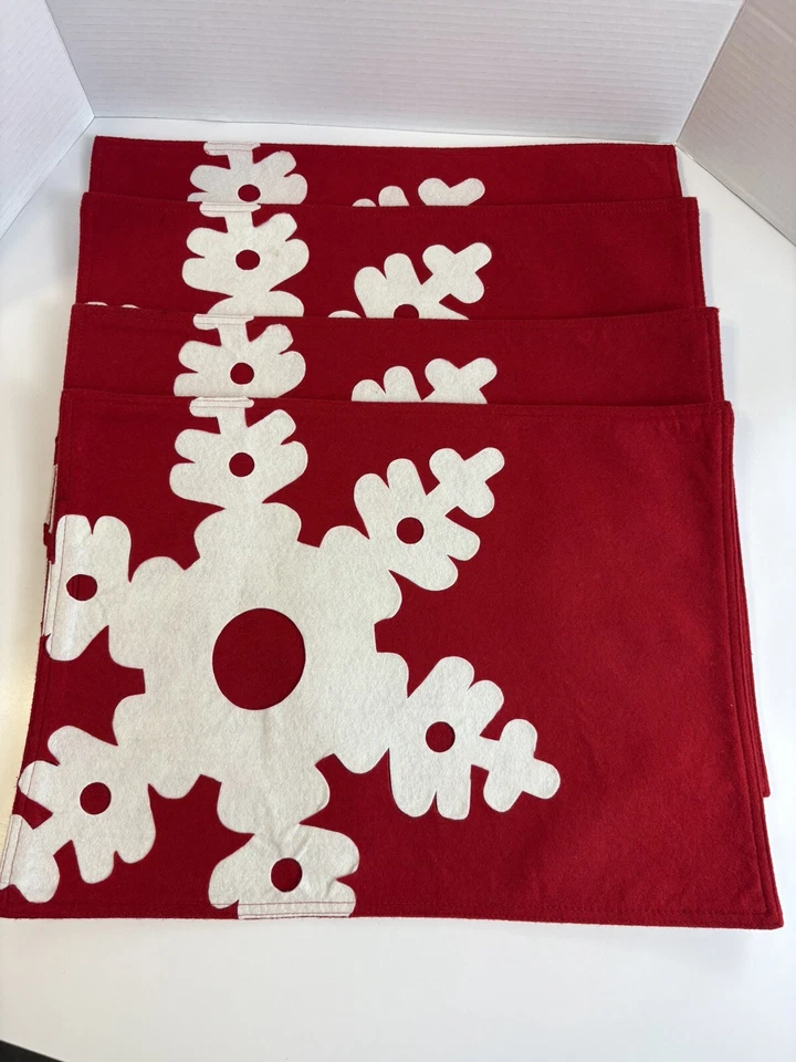 Unbranded Lot of 4 Placemats Red White Felt Snowflake Reversible Cheerful Rustic - Image 1 of 4