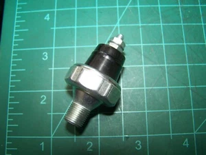 Wells  PS33 Engine Oil Pressure Switch for Jeep, Volvo, Chevrolet, GMC - Picture 1 of 3