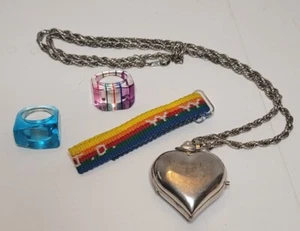 Lot Of 4 Chunky Plastic Ring 90s Y2K Heart Becklace Clock WWJD Rainbow Bracelet - Picture 1 of 8