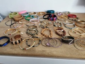 LOTTO LAVORO DI BRACCIALI VINTAGE. Oltre 60 oggetti - Foto 1 di 11