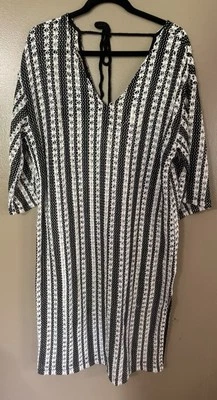 Mujer Talla, Grande H&M, Blanco y Negro Cubre Natación Foto 1 de 4