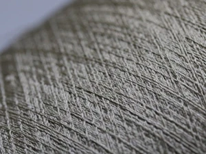 S36 (120€/kg) 770g DRAGON COMFORT SEIDE - SILK GOLDBEIGE (26) Zwirn Stretch Garn - Bild 1 von 3