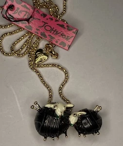 BETSEY JOHNSON ENAMEL SHEEP LAMB YARN KNIT KNITTING NECKLACE PIN BLACK - Picture 1 of 3