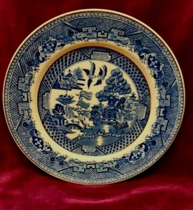 Vintage Willow, Victoria Porcelain by Fenton. Small dinner plate - Picture 1 of 3