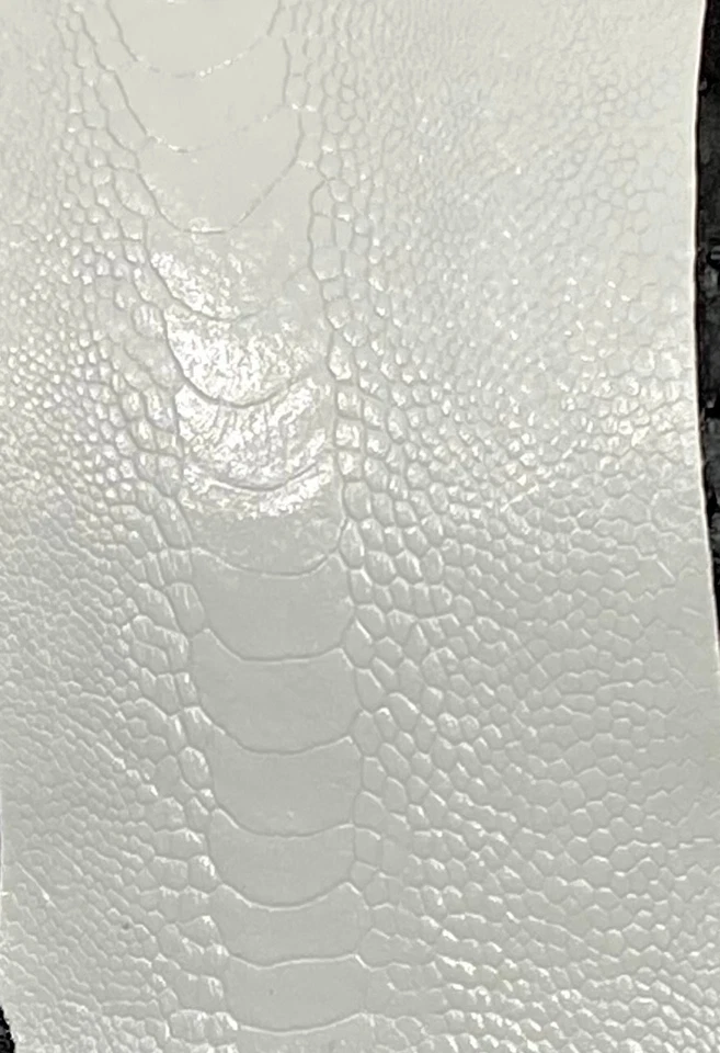 Piel de patas de avestruz de cuero, blanco como la nieve (esmaltado) Foto 1 de 3