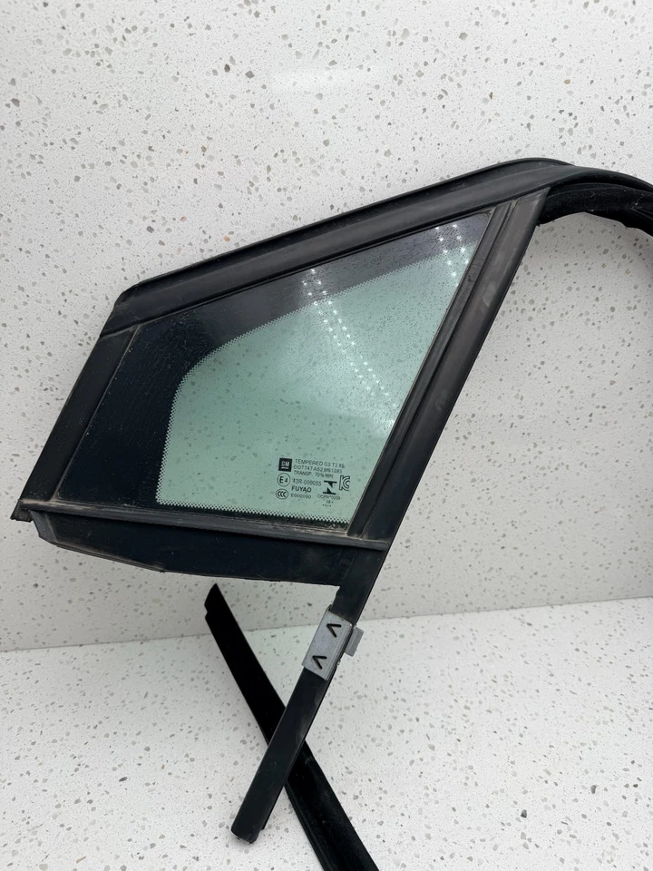 16-19 CHEVROLET CRUZE Left Front Door Vent Glass 42686961 OEM B435-5 — 第 1/4 张图片