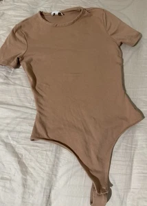 Kookai Bodysuit Size 0 Short Sleeve Crew Neck Beige Camel - Picture 1 of 7