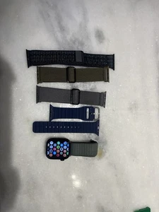 Apple Watch Series 10 42mm Jet Black Aluminum Case w/ Sport Loop - Photo 1 sur 5