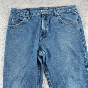 Wrangler Jeans Mens 38x30 Blue Relaxed Fit Medium Wash Workwear Denim Casual - Picture 1 of 10