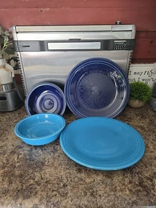 Vintage Fiesta Ware HLC 2 Bowls 2 Plates Made In USA Kitchen Serving Ware - Picture 1 of 9
