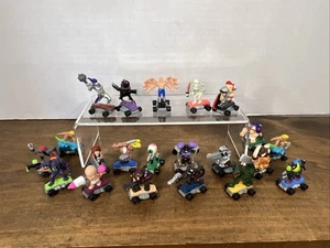 Savage Mondo Blitzers Kenner lotto di 21 minifigure skateboard giocattoli 1991 - Foto 1 di 14