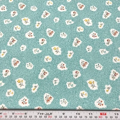Vintage In The Beginning Fabrics Florals on Blue Cotton Fabric by the HALF YARD Foto 1 de 2